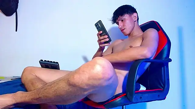 Snapshot of rowanbigboy23 chatting on 11/02/25, 11:18 rowanbigboy23 online show from 11/02/25, 11:18