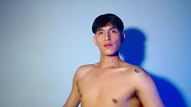 Snapshot of rowanbigboy23 chatting on 11/15/25, 11:43 rowanbigboy23 online show from 11/15/25, 11:43