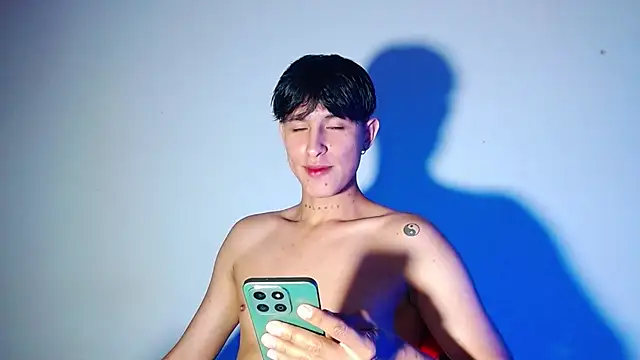 Snapshot of rowanbigboy23 chatting on 11/26/25, 01:50 rowanbigboy23 online show from 11/26/25, 01:50