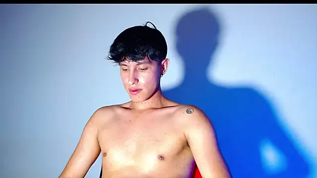 Snapshot of rowanbigboy23 chatting on 12/05/25, 03:04 rowanbigboy23 online show from 12/05/25, 03:04