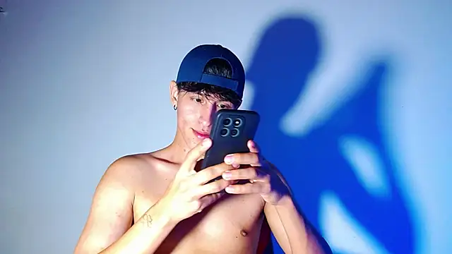 Snapshot of rowanbigboy23 chatting on 12/20/25, 11:56 rowanbigboy23 online show from 12/20/25, 11:56