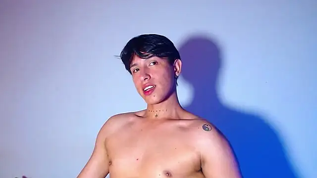 Snapshot of rowanbigboy23 chatting on 01/18/26, 04:55 rowanbigboy23 online show from 01/18/26, 04:55