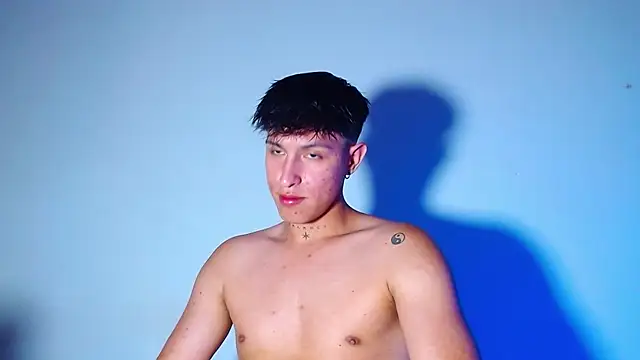 Snapshot of rowanbigboy23 chatting on 02/13/26, 12:39 rowanbigboy23 online show from 02/13/26, 12:39