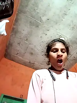 Snapshot of Jyoti_thakurr chatting on 09/15/25, 08:31 Jyoti thakurr online show from 09/15/25, 08:31