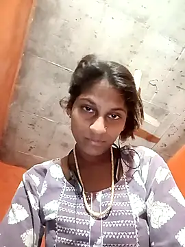 Snapshot of Jyoti_thakurr chatting on 10/14/25, 09:15 Jyoti thakurr online show from 10/14/25, 09:15