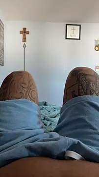 Snapshot of Lunablu13 chatting on 12/14/25, 04:01 Lunablu13 online show from 12/14/25, 04:01