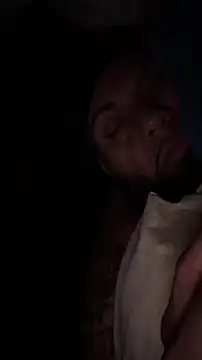 Snapshot of Lunablu13 chatting on 12/15/25, 04:39 Lunablu13 online show from 12/15/25, 04:39