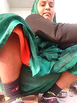 Sheema tyagi online show from 12/15/25, 02:49