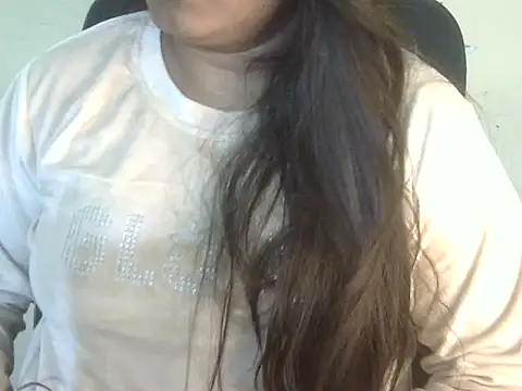 Snapshot of Aanya_Hazel chatting on 12/20/25, 09:44 Aanya Hazel online show from 12/20/25, 09:44