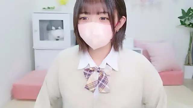 Hinata Sun online show from 10/04/25, 10:46