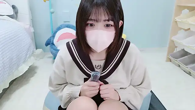 Hinata Sun online show from 11/09/25, 10:46