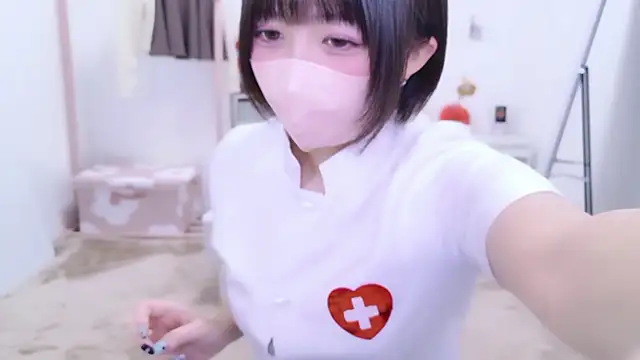 Hinata Sun online show from 02/18/26, 12:45