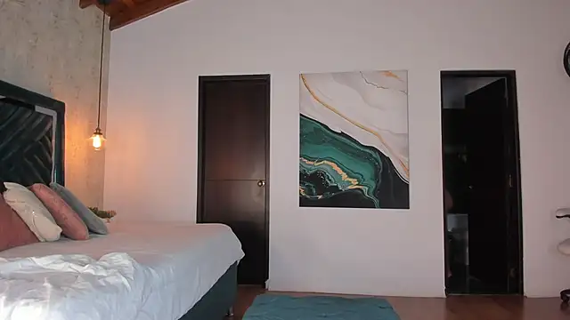 Snapshot of Sofi_Moreno chatting on 10/23/25, 12:15 Sofi Moreno online show from 10/23/25, 12:15