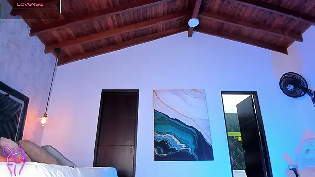 Snapshot of Sofi_Moreno chatting on 11/22/25, 12:04 Sofi Moreno online show from 11/22/25, 12:04