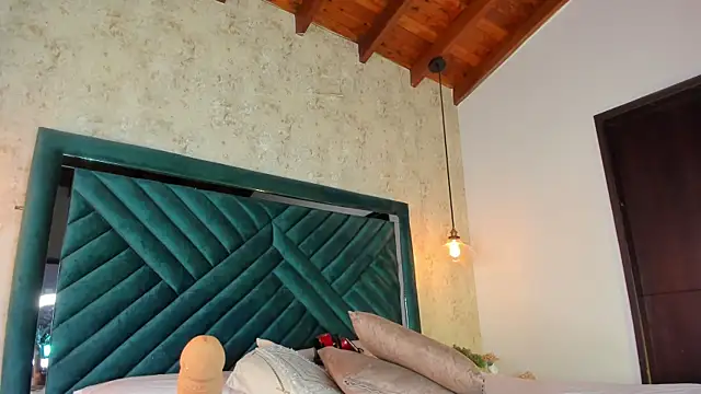 Snapshot of Sofi_Moreno chatting on 12/03/25, 11:52 Sofi Moreno online show from 12/03/25, 11:52