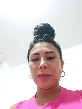 Snapshot of mia_mancinii chatting on 10/28/25, 04:49 mia mancinii online show from 10/28/25, 04:49