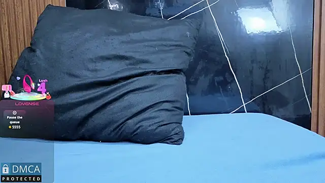 Kiara Zahiri   online show from 10/27/25, 11:03