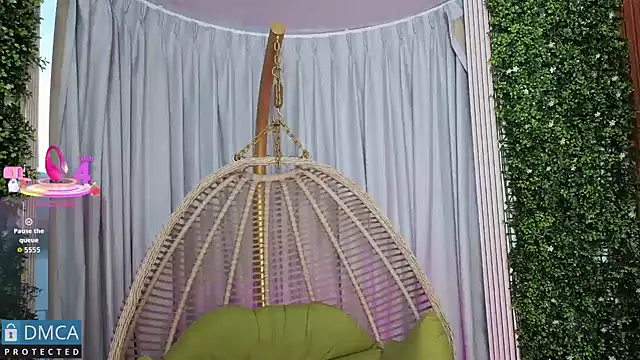 Kiara Zahiri   online show from 11/01/25, 10:50