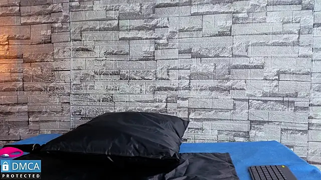 Kiara Zahiri   online show from 11/20/25, 11:10