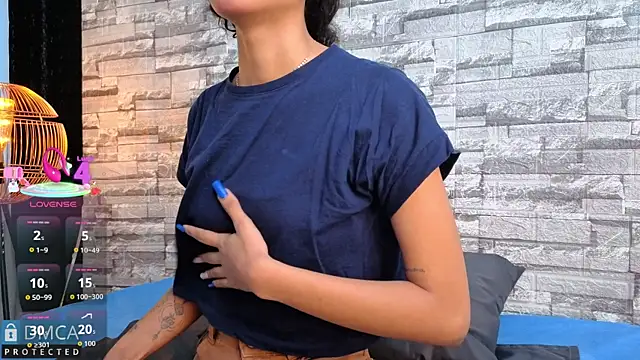 Kiara Zahiri   online show from 11/21/25, 11:09