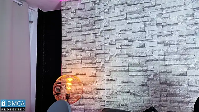 Kiara Zahiri   online show from 12/05/25, 10:57