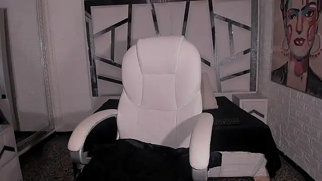 Snapshot of Alisha_Evans_Rs chatting on 10/12/25, 03:27 Alisha Evans Rs online show from 10/12/25, 03:27