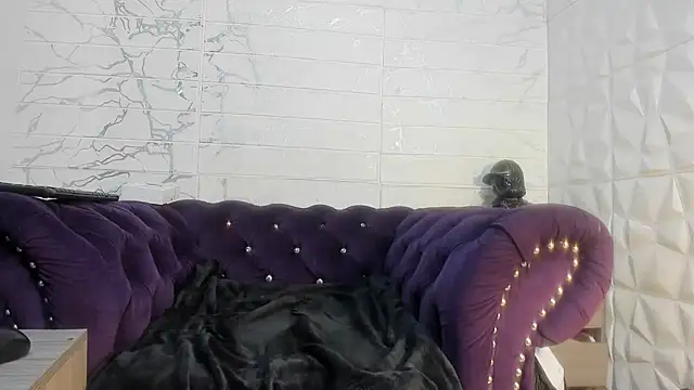 Snapshot of Alisha_Evans_Rs chatting on 10/23/25, 04:28 Alisha Evans Rs online show from 10/23/25, 04:28