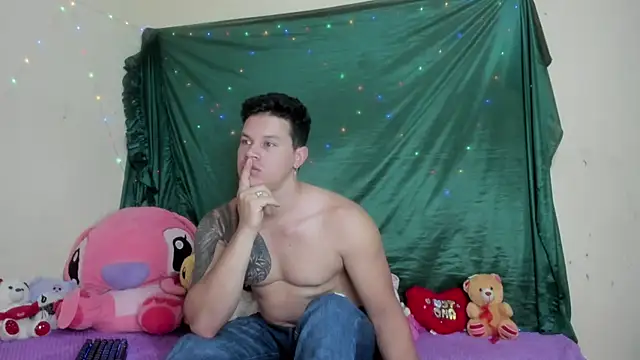 Snapshot of EclipseandFlame chatting on 12/04/25, 01:53 EclipseandFlame online show from 12/04/25, 01:53