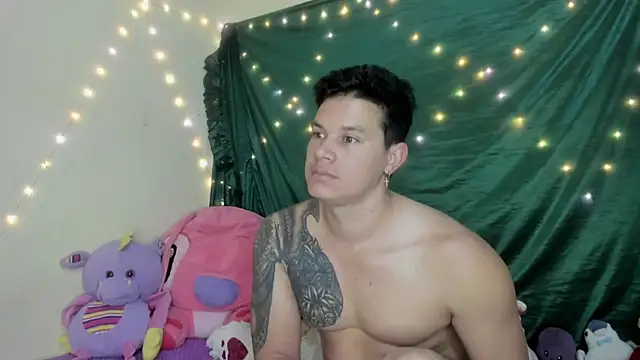 Snapshot of EclipseandFlame chatting on 12/05/25, 01:42 EclipseandFlame online show from 12/05/25, 01:42