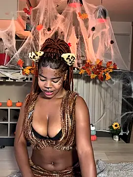 Snapshot of Sweet-Jade chatting on 10/10/25, 10:42 Sweet-Jade online show from 10/10/25, 10:42