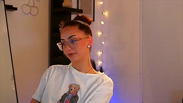 Naomii20   online show from 11/07/25, 02:39