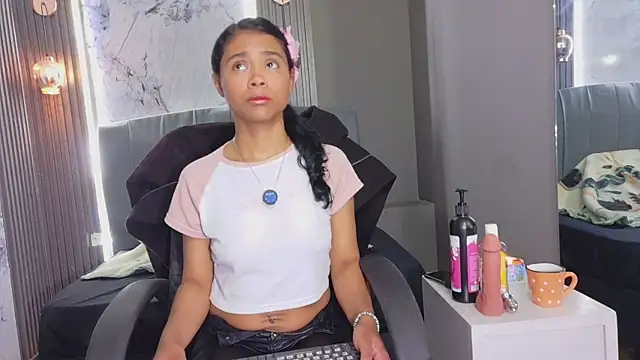 Snapshot of Kristall_06 chatting on 02/22/26, 04:35 Kristall 06 online show from 02/22/26, 04:35