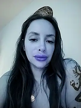 Snapshot of AmandinhaGomes96 chatting on 11/08/25, 07:12 AmandinhaGomes96 online show from 11/08/25, 07:12