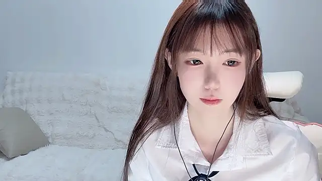 Xiao-runbao online show from 11/12/25, 03:01