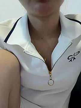 Snapshot of susu_baby chatting on 05/14/26, 01:18 susu baby online show from 05/14/26, 01:18