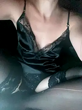 Snapshot of Leaa2000 chatting on 10/25/25, 09:42 Leaa2000 online show from 10/25/25, 09:42