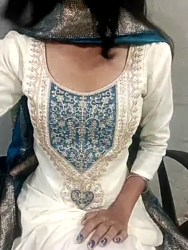 Daizy Shah online show from 05/08/26, 11:21