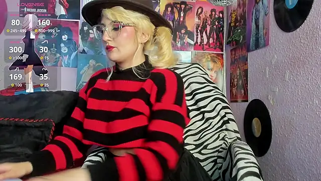 Snapshot of Avril_Maria chatting on 10/10/25, 06:40 Avril Maria online show from 10/10/25, 06:40