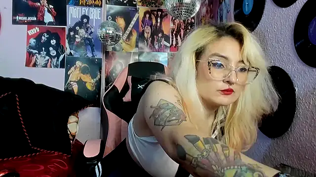 Avril Maria online show from 04/30/26, 12:06