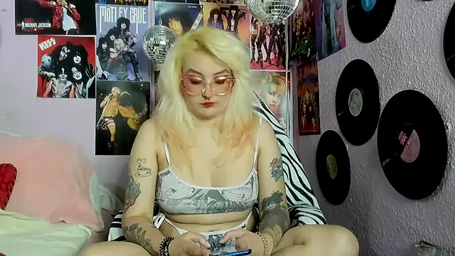 Avril Maria online show from 05/24/26, 02:16