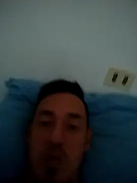 Snapshot of JuanD_vero chatting on 11/03/25, 08:04 JuanD vero online show from 11/03/25, 08:04