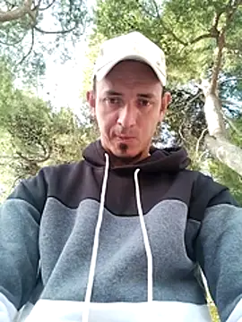 Snapshot of JuanD_vero chatting on 11/16/25, 08:31 JuanD vero online show from 11/16/25, 08:31