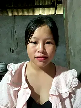 Snapshot of O_o_UwU_o_O chatting on 10/17/25, 04:15 O o UwU o O online show from 10/17/25, 04:15