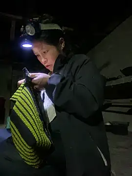 Snapshot of O_o_UwU_o_O chatting on 11/27/25, 01:57 O o UwU o O online show from 11/27/25, 01:57