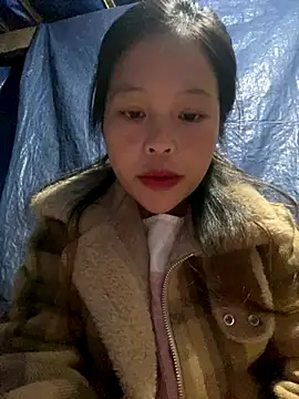 Snapshot of O_o_UwU_o_O chatting on 12/17/25, 02:17 O o UwU o O online show from 12/17/25, 02:17