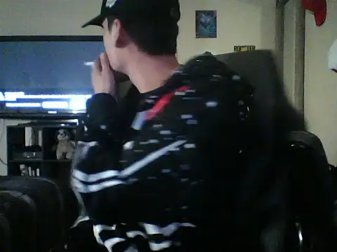 latinosatiro94 online show from 12/18/25, 06:41