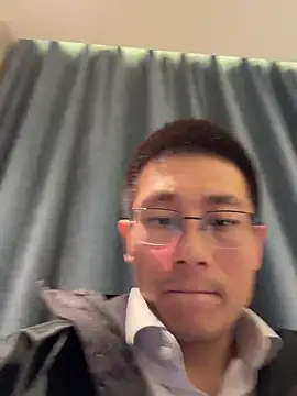 Snapshot of miniyellower chatting on 10/28/25, 12:52 miniyellower online show from 10/28/25, 12:52