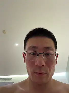 Snapshot of miniyellower chatting on 12/14/25, 12:21 miniyellower online show from 12/14/25, 12:21