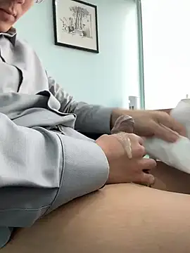 Snapshot of miniyellower chatting on 02/10/26, 07:34 miniyellower online show from 02/10/26, 07:34