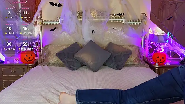 Katherine Loveau online show from 10/21/25, 04:46